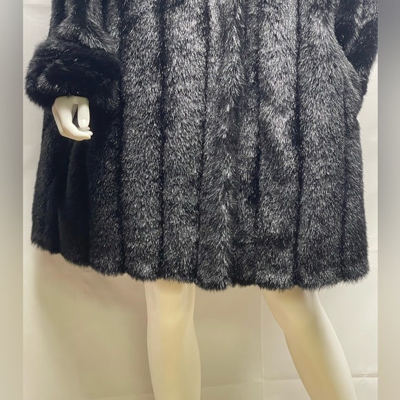 DENNIS BASSO BOUTIQUE FAUX FUR NWOT COAT HIDDEN SNAP CLAPS SIDE POCKETS & MORE - Picture 7 of 17